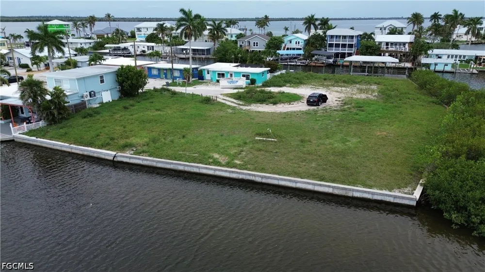 SECOND STREET Matlacha, FL 33993