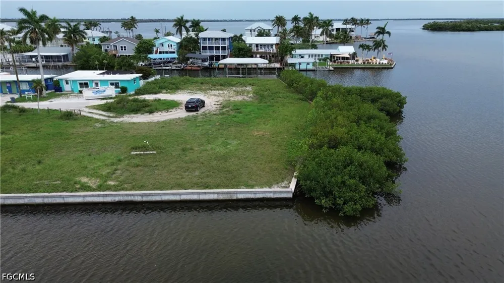 SECOND STREET Matlacha, FL 33993