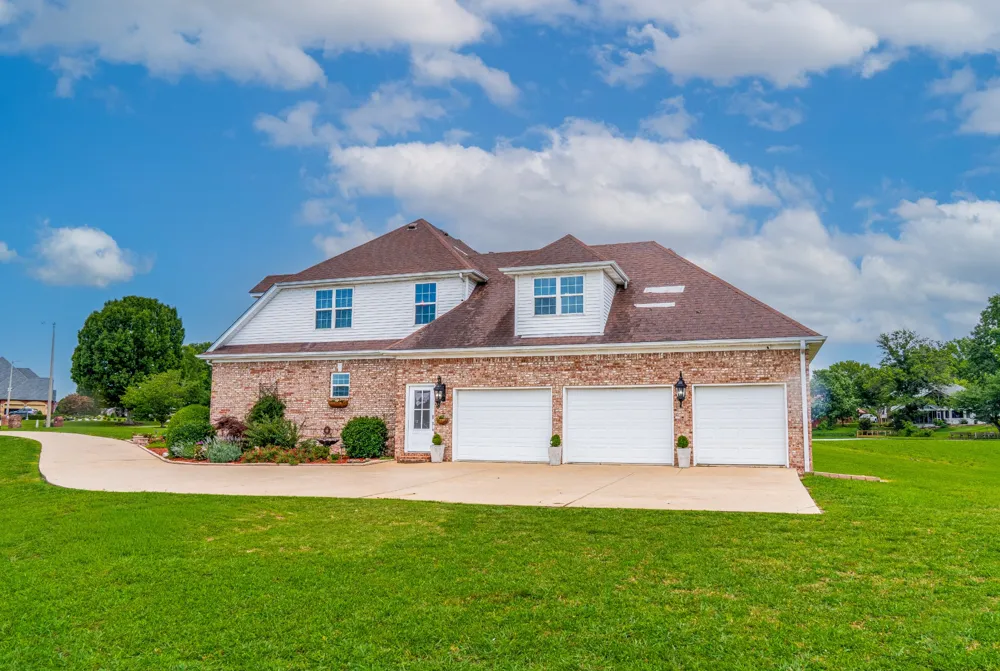 2164 Fairway Dr Dyersburg, TN 38024