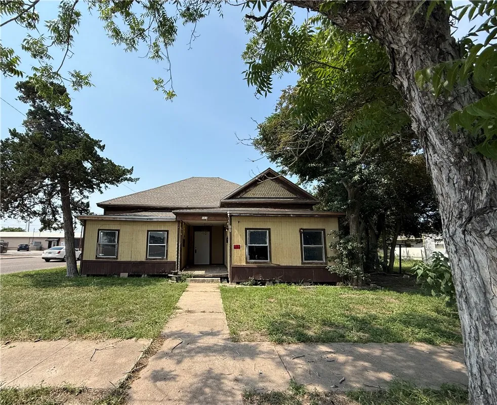 202 E Fordyce Avenue Kingsville, TX 78363