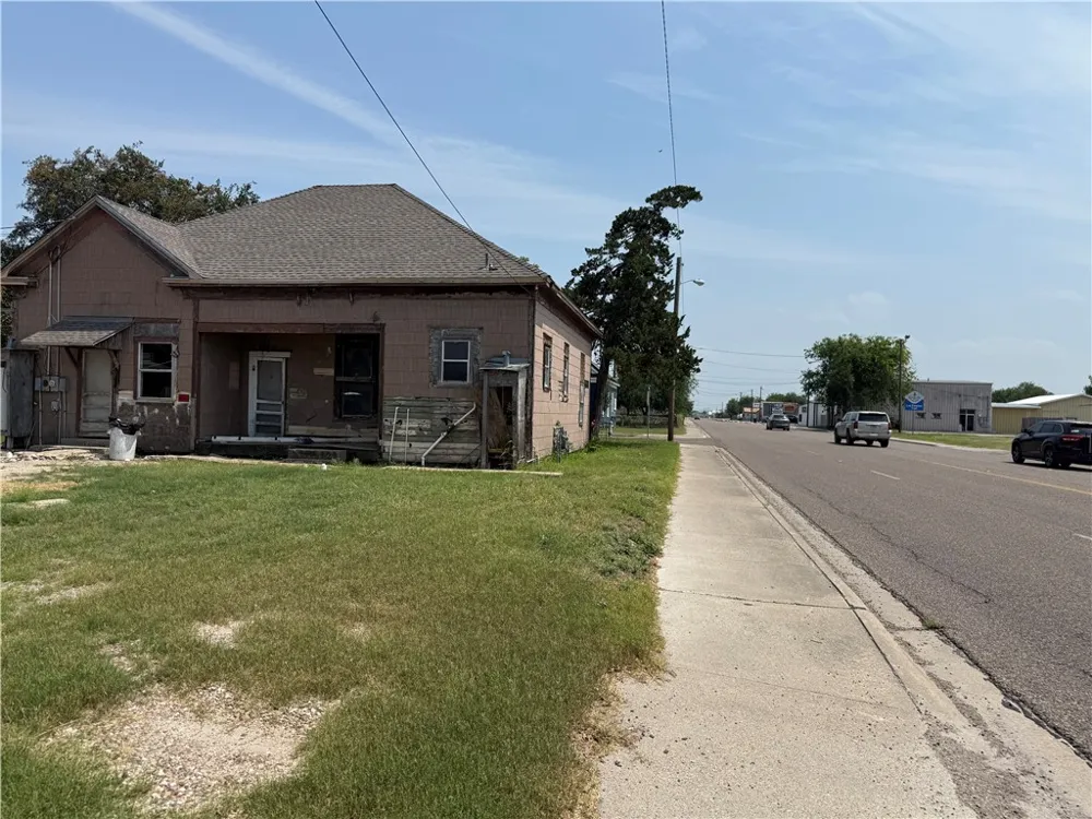 202 E Fordyce Avenue Kingsville, TX 78363
