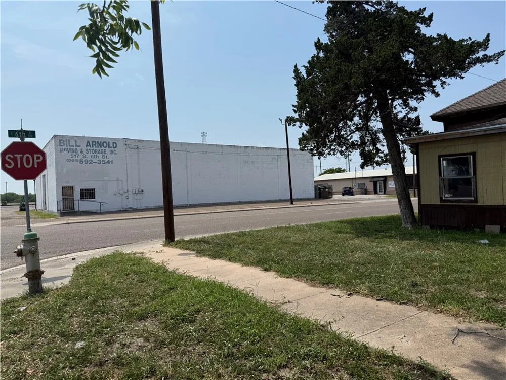 202 E Fordyce Avenue Kingsville, TX 78363