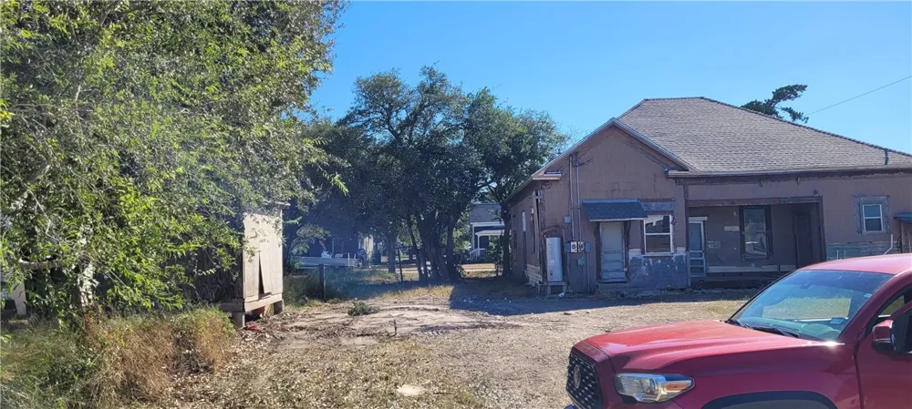 202 E Fordyce Avenue Kingsville, TX 78363