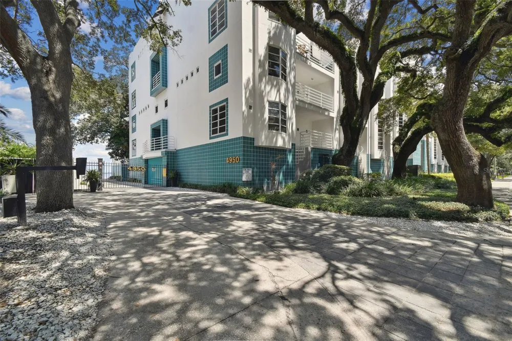 4950 BAYSHORE BOULEVARD #30 Tampa, FL 33611