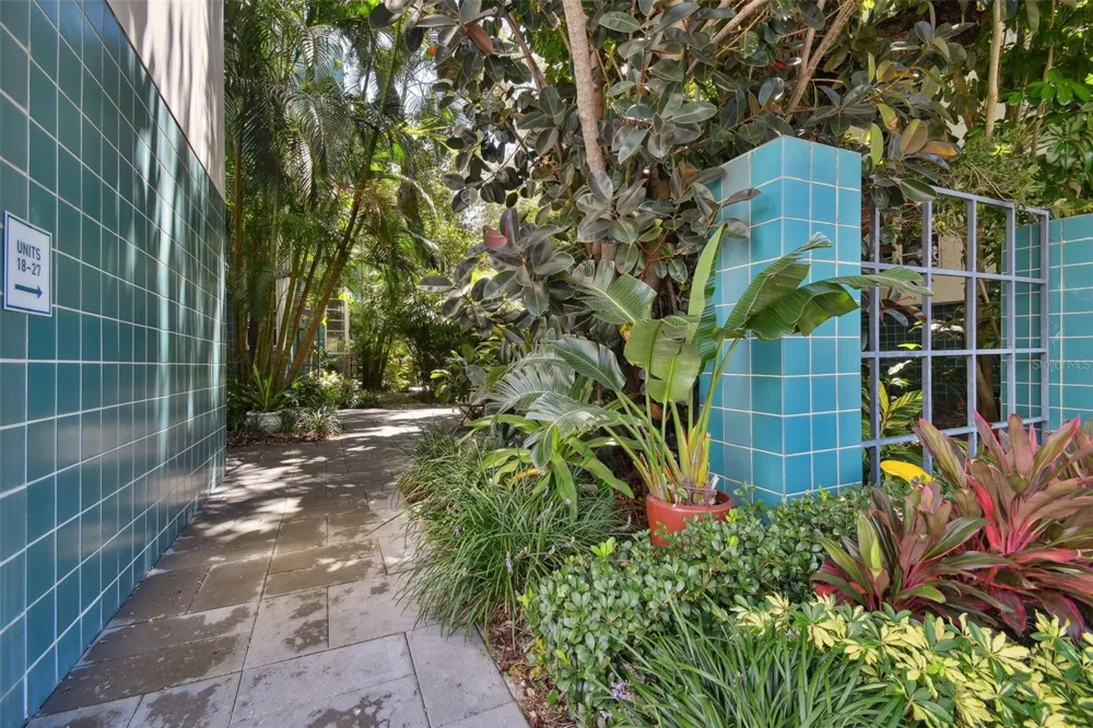 4950 BAYSHORE BOULEVARD #30 Tampa, FL 33611