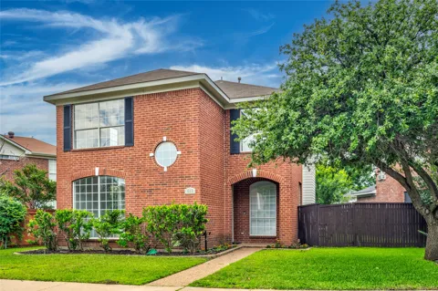 559 Raintree Circle