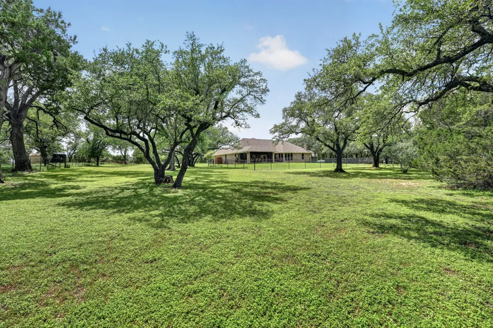 104 Lakewood Trail Leander, TX 78641