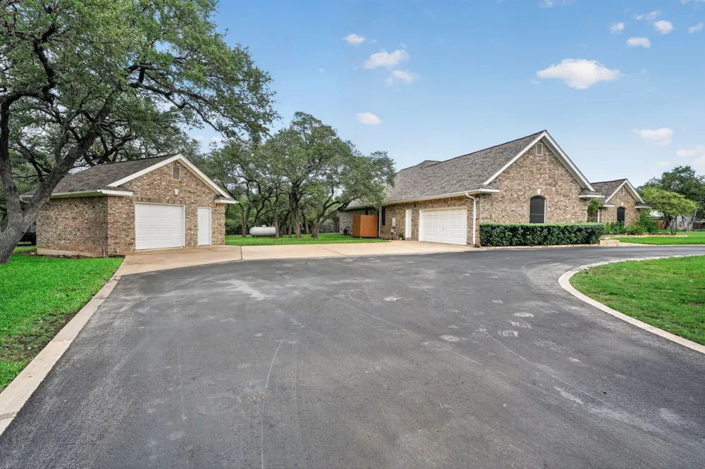 104 Lakewood Trail Leander, TX 78641