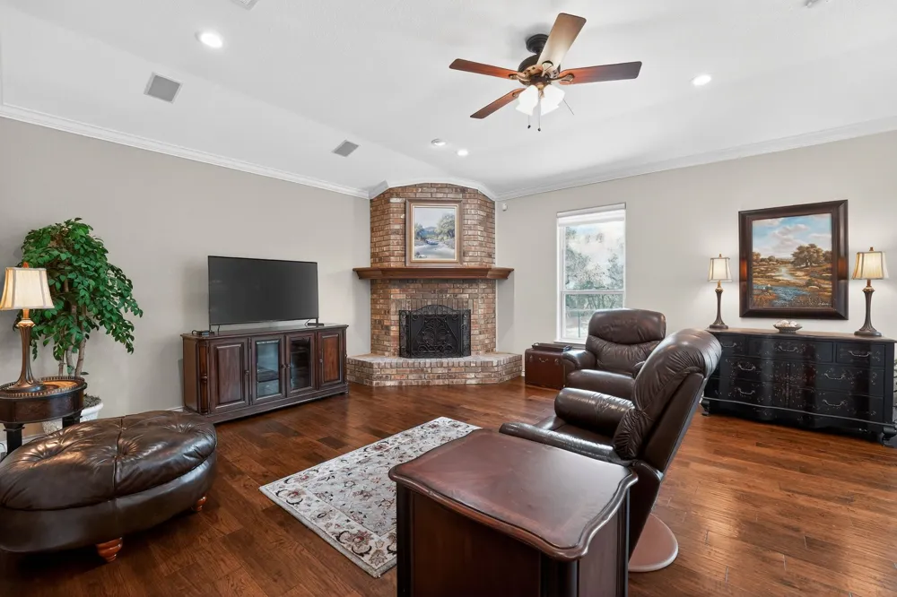 104 Lakewood Trail Leander, TX 78641