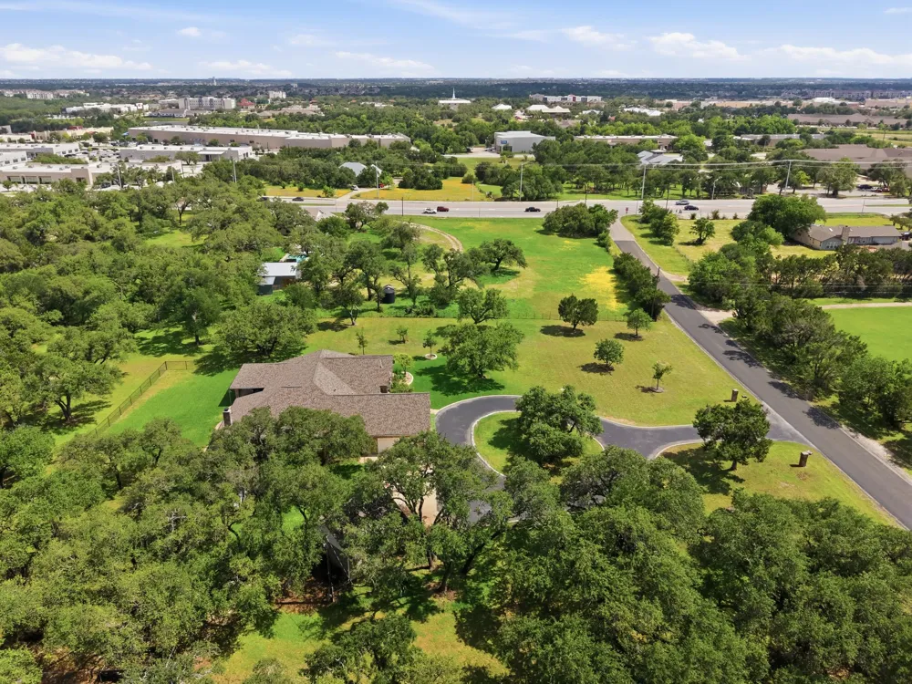 104 Lakewood Trail Leander, TX 78641