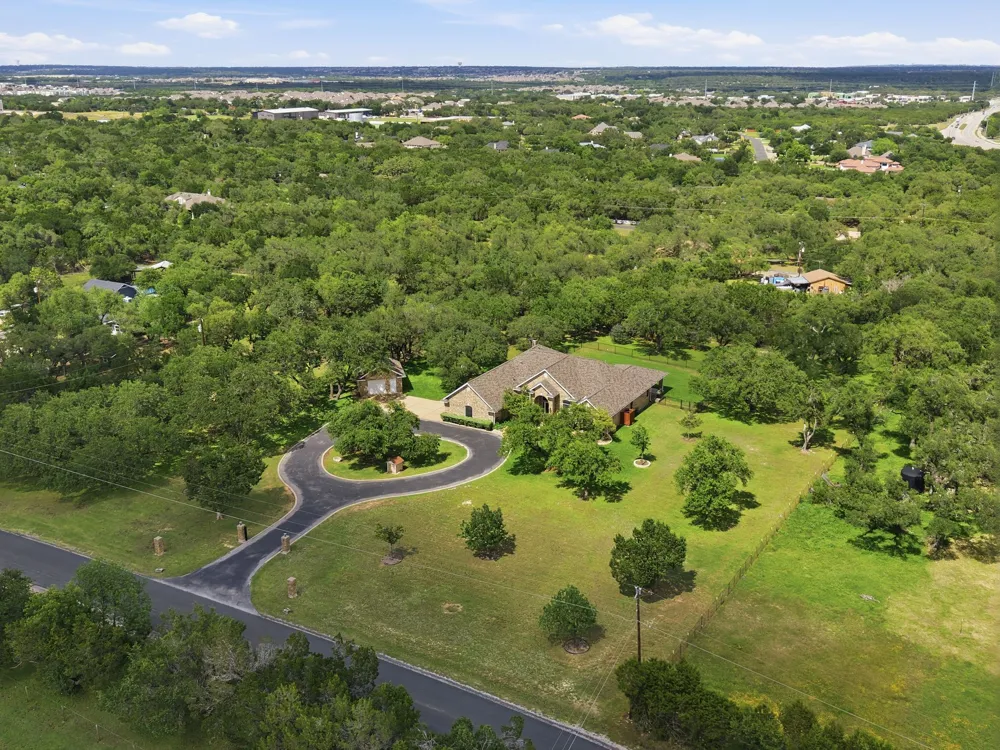 104 Lakewood Trail Leander, TX 78641