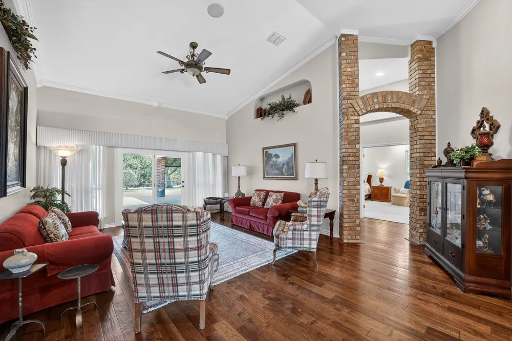 104 Lakewood Trail Leander, TX 78641