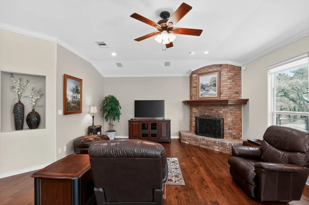 104 Lakewood Trail Leander, TX 78641