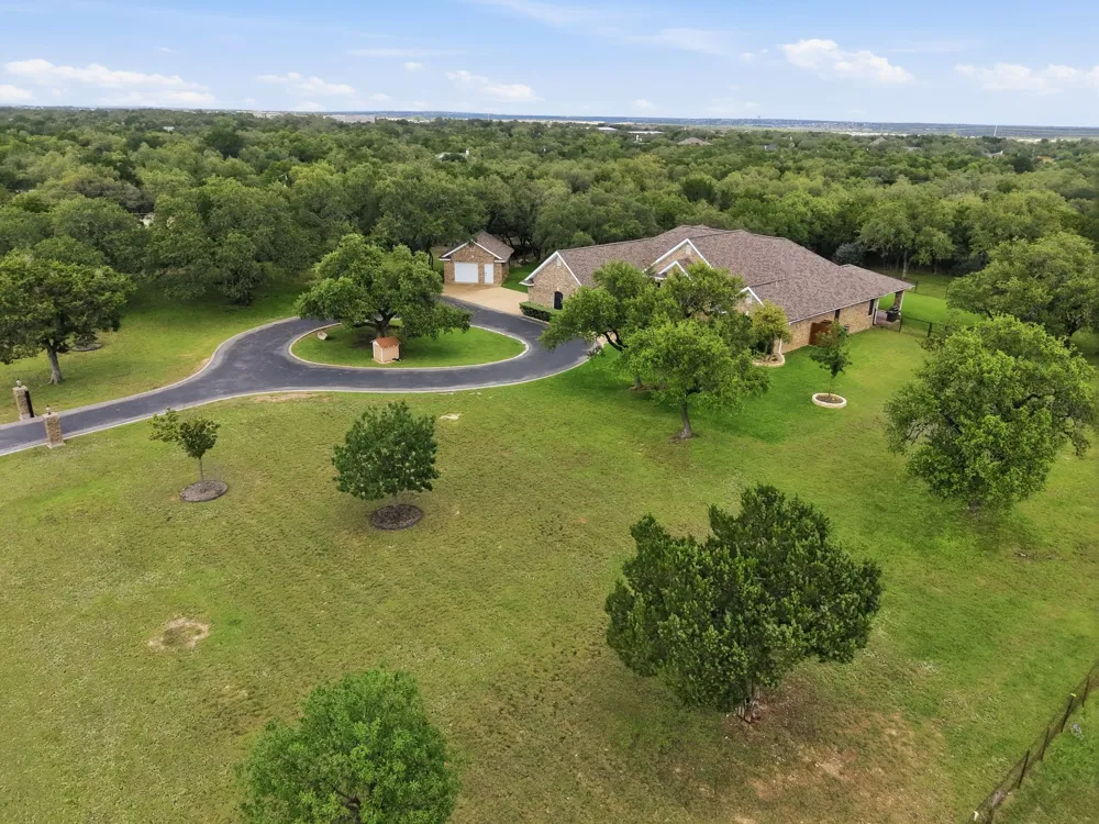 104 Lakewood Trail Leander, TX 78641