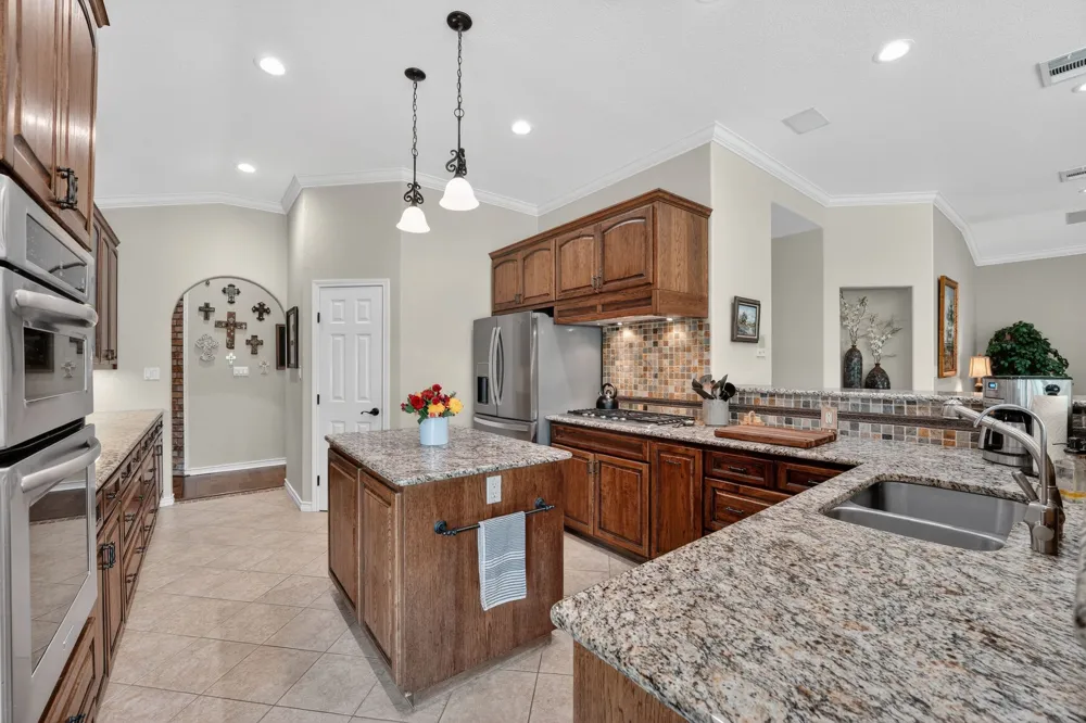 104 Lakewood Trail Leander, TX 78641