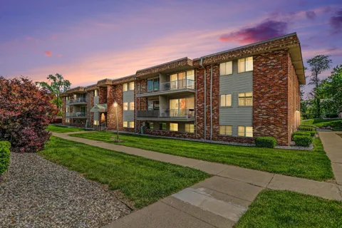 734 W Kilgore Road #303
