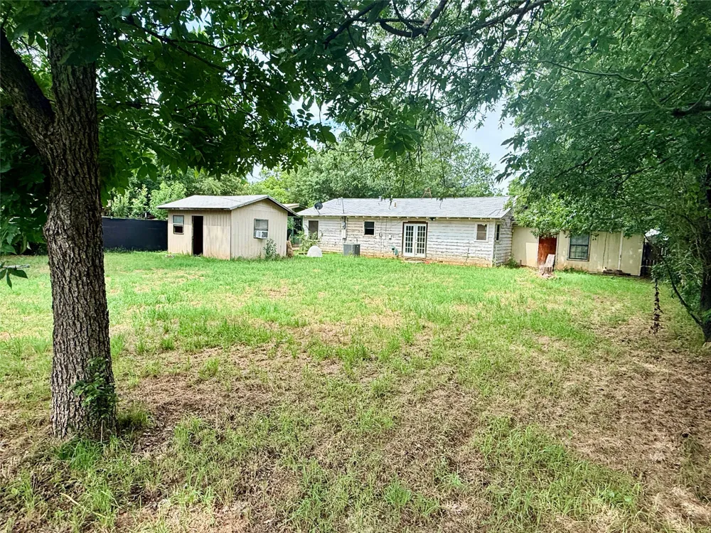 105 Ragland Street Graham, TX 76450