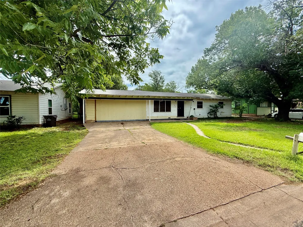 105 Ragland Street Graham, TX 76450