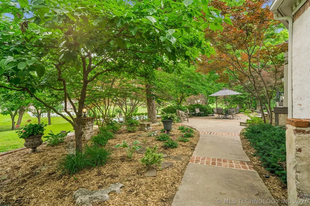 9835 E Shadowlake Drive Claremore, OK 74017