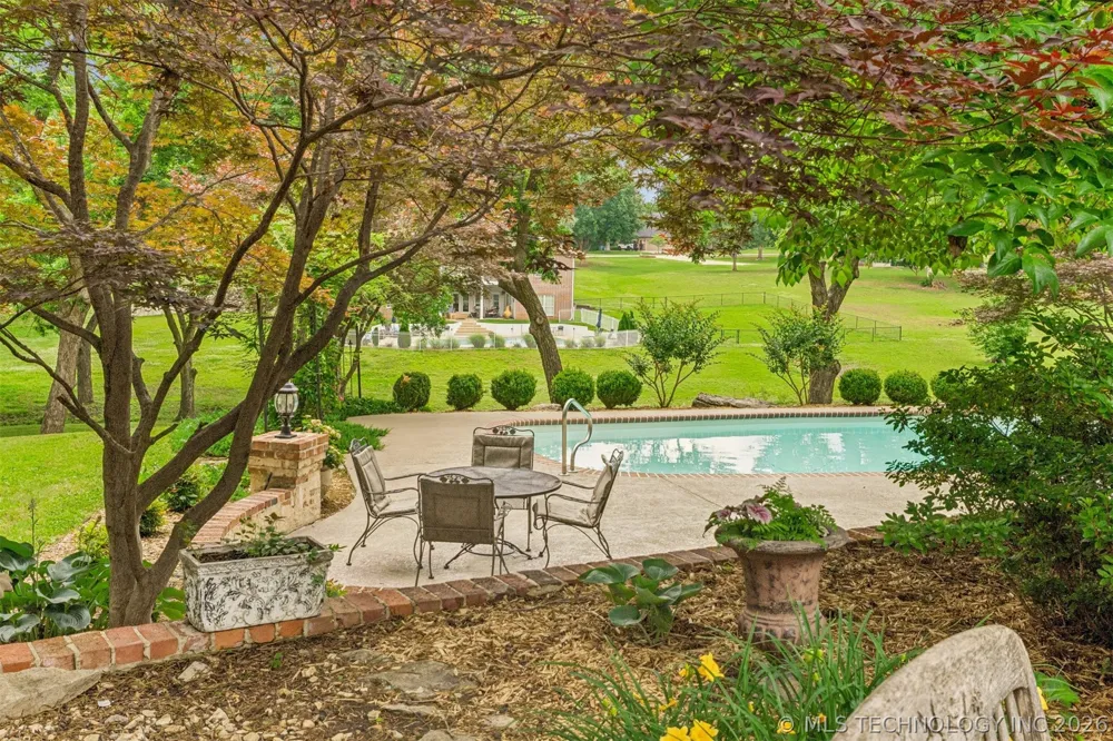 9835 E Shadowlake Drive Claremore, OK 74017