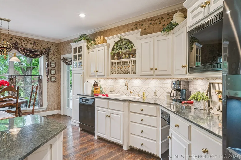 9835 E Shadowlake Drive Claremore, OK 74017