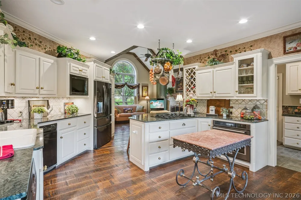 9835 E Shadowlake Drive Claremore, OK 74017