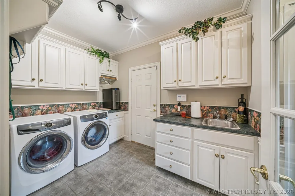 9835 E Shadowlake Drive Claremore, OK 74017