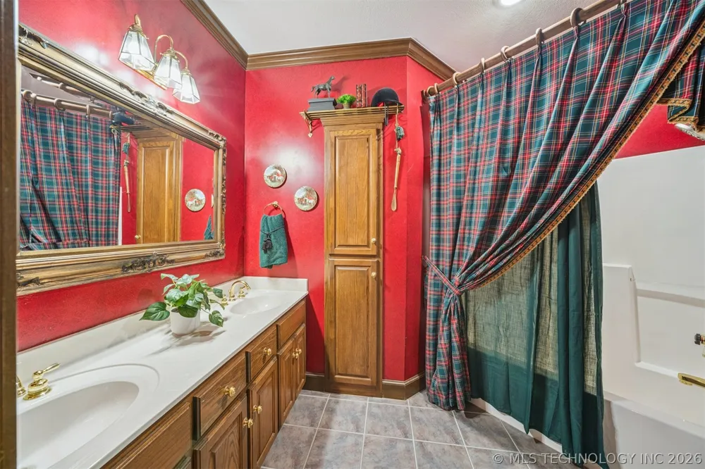 9835 E Shadowlake Drive Claremore, OK 74017