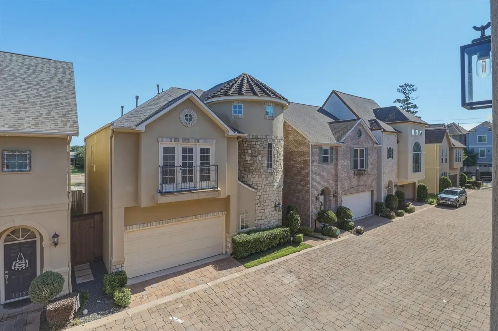 11119 Sherwood Forest Glen Drive Houston, TX 77043