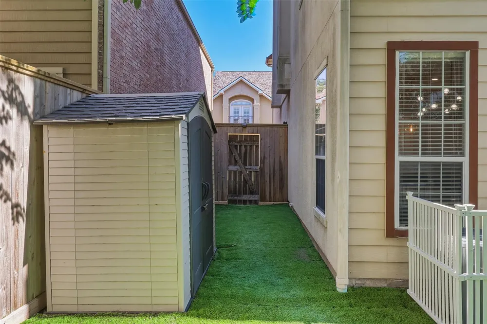 11119 Sherwood Forest Glen Drive Houston, TX 77043