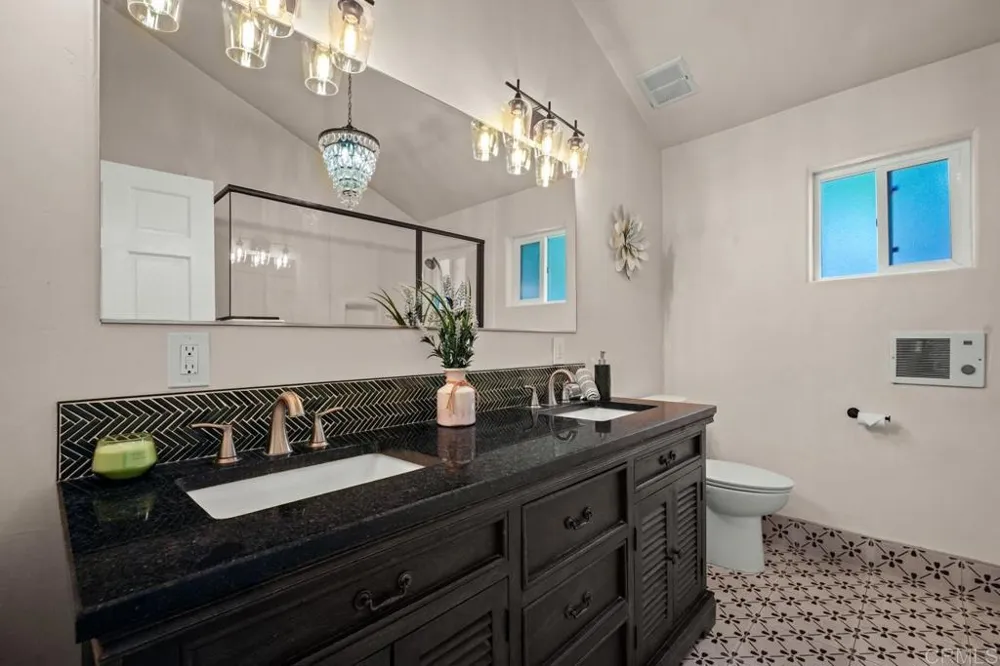 919 Kenison Dr Julian, CA 92036