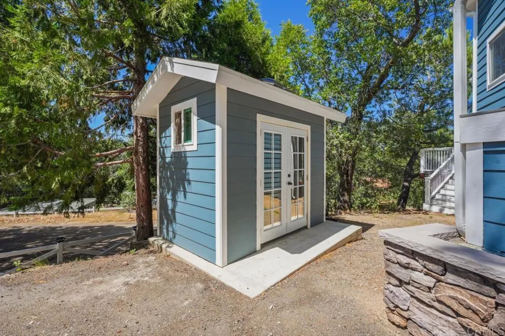 919 Kenison Dr Julian, CA 92036