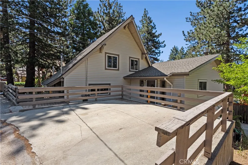 31041 Wild Oak Running Springs, CA 92382