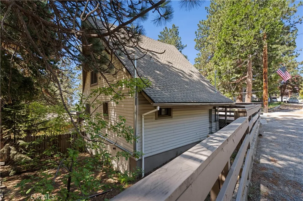 31041 Wild Oak Running Springs, CA 92382