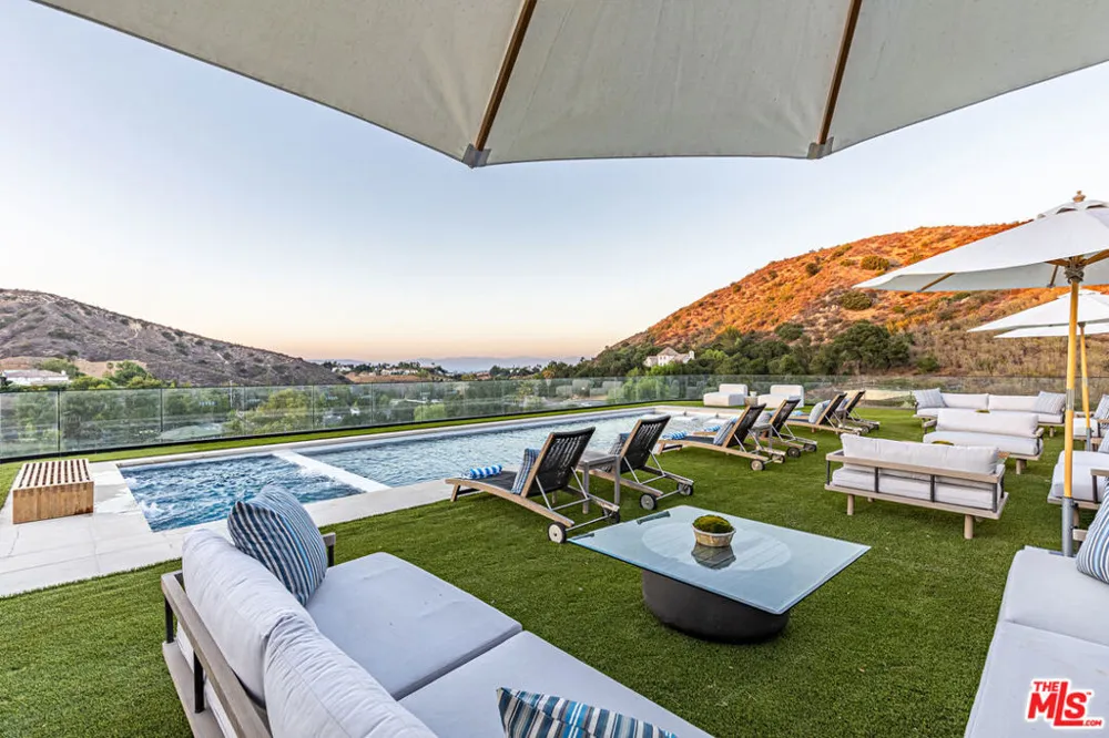 23614 Dry Canyon Cold Creek Rd Calabasas, CA 91302