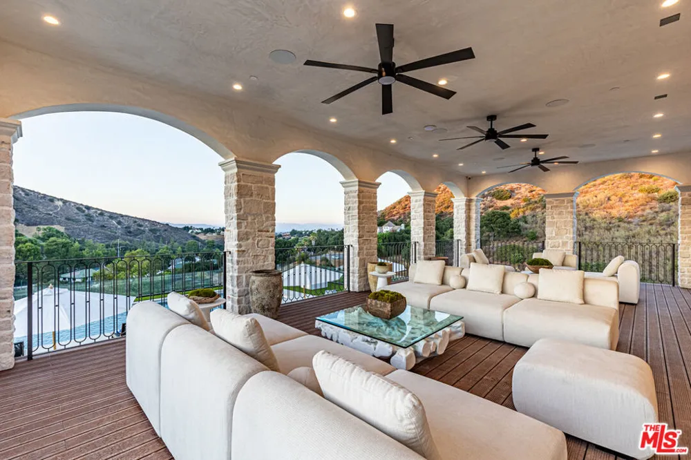 23614 Dry Canyon Cold Creek Rd Calabasas, CA 91302