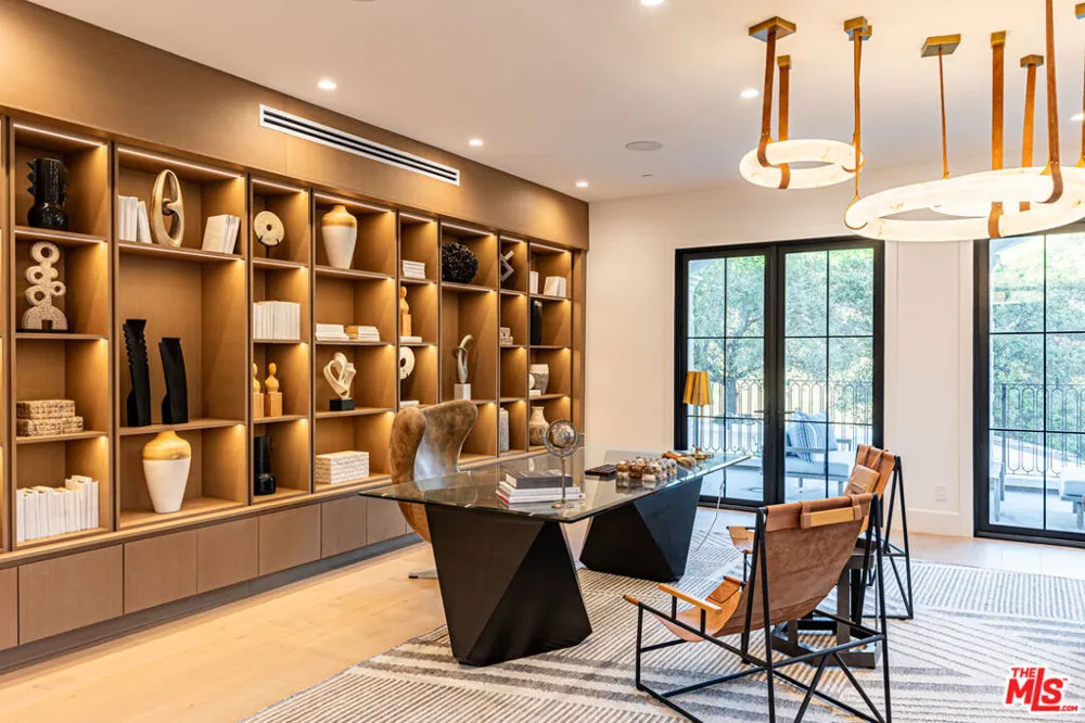 23614 Dry Canyon Cold Creek Rd Calabasas, CA 91302