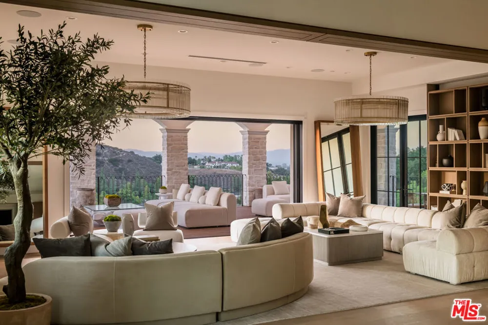 23614 Dry Canyon Cold Creek Rd Calabasas, CA 91302