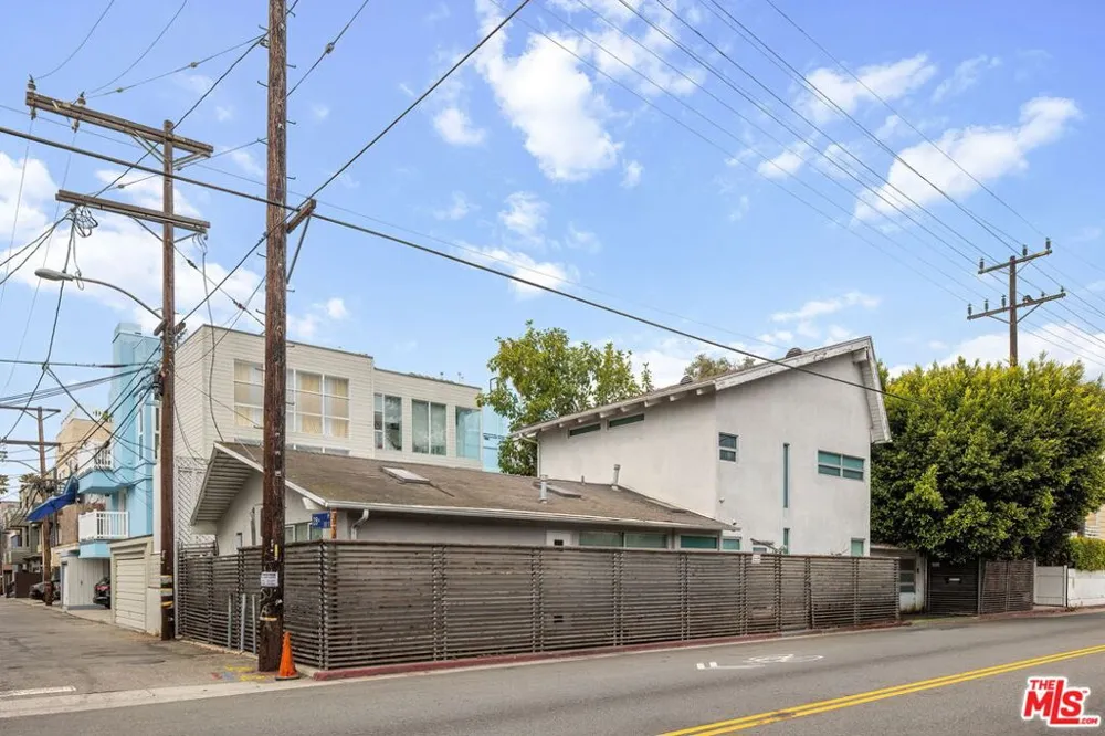 2807 Pacific Avenue Venice, CA 90291
