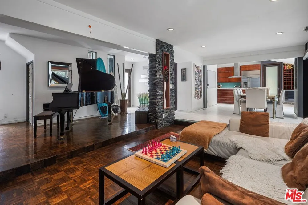 2807 Pacific Avenue Venice, CA 90291