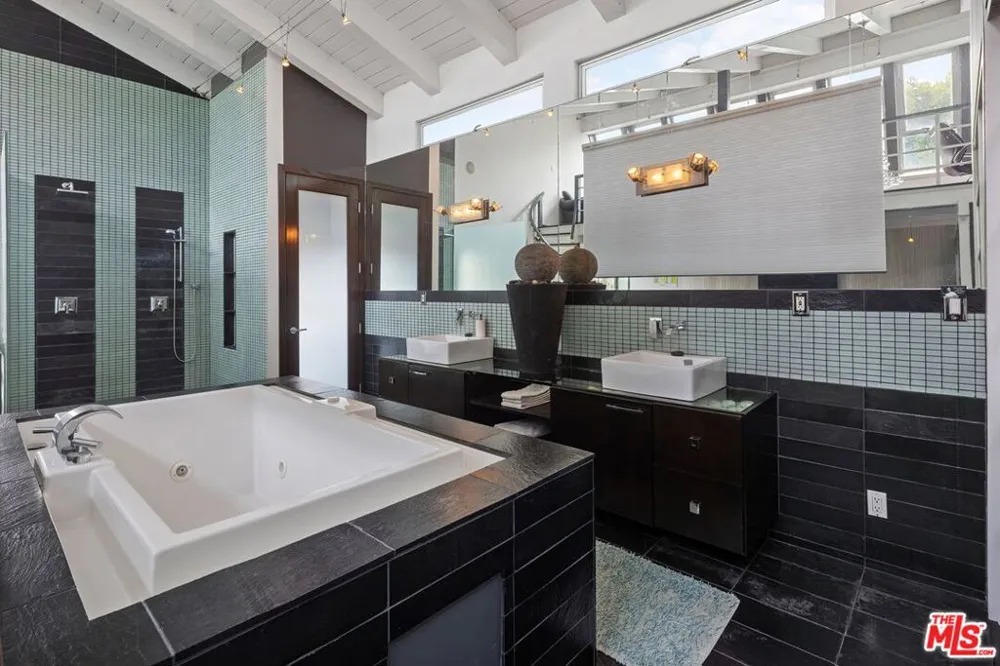 2807 Pacific Avenue Venice, CA 90291