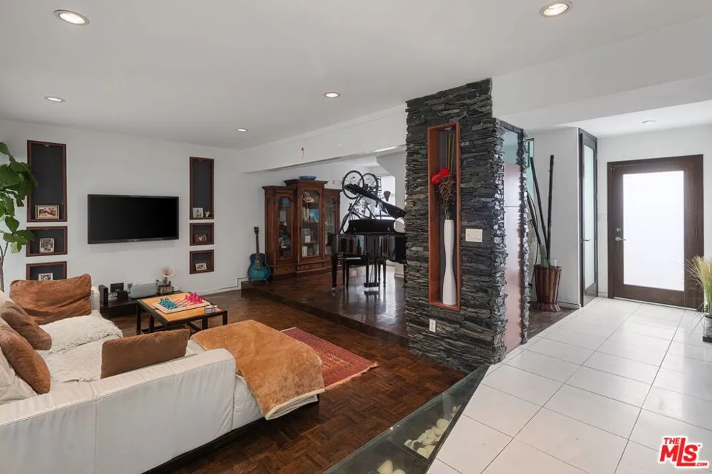 2807 Pacific Avenue Venice, CA 90291