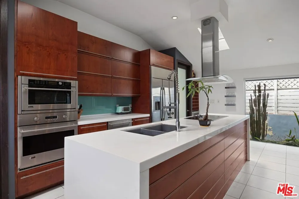 2807 Pacific Avenue Venice, CA 90291