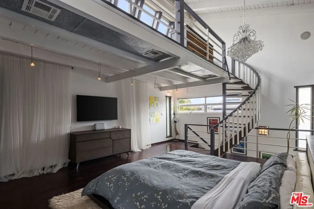 2807 Pacific Avenue Venice, CA 90291