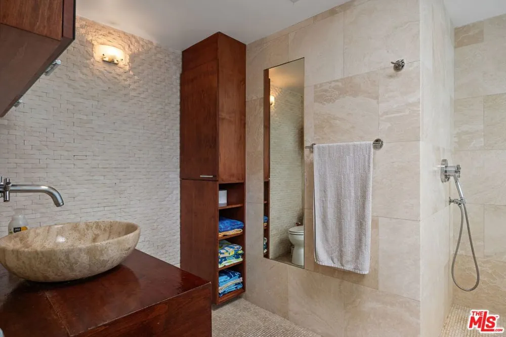 2807 Pacific Avenue Venice, CA 90291