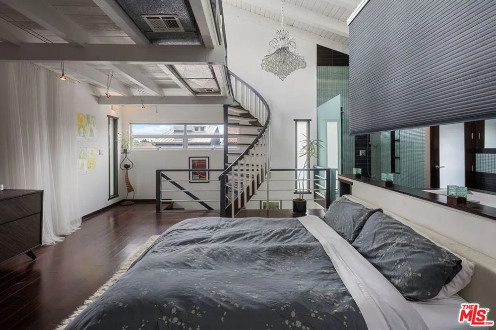 2807 Pacific Avenue Venice, CA 90291
