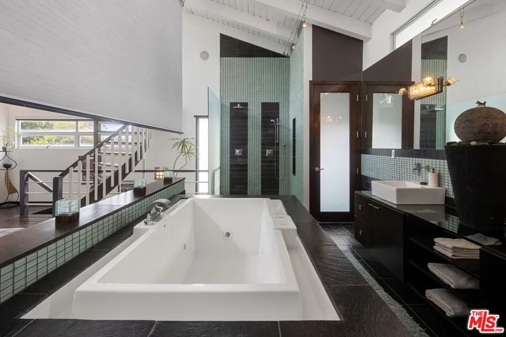 2807 Pacific Avenue Venice, CA 90291