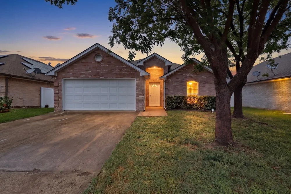 2319 Great Light Drive Dallas, TX 75228