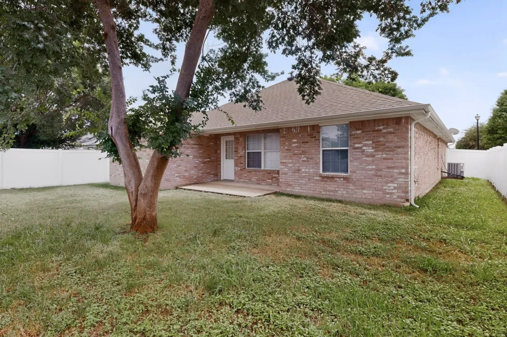 2319 Great Light Drive Dallas, TX 75228