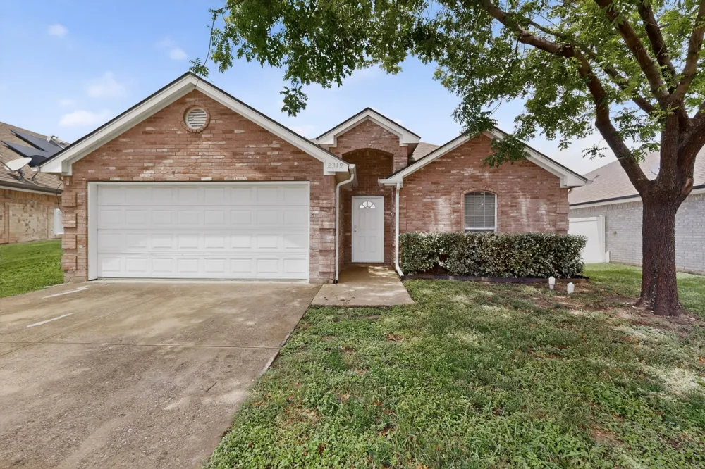 2319 Great Light Drive Dallas, TX 75228